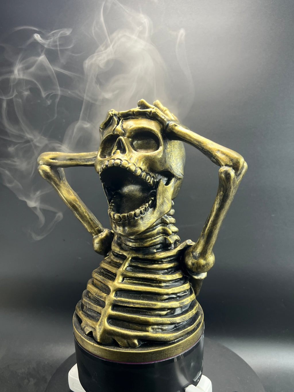 Loviss Nocturne Skull Diffuser | Obsidian Gold